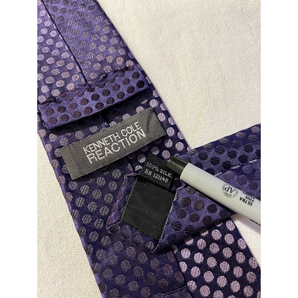 Kenneth Cole Reaction Royal Purple Violet Plum Polkadot Woven Jaquard Tie Neckti
